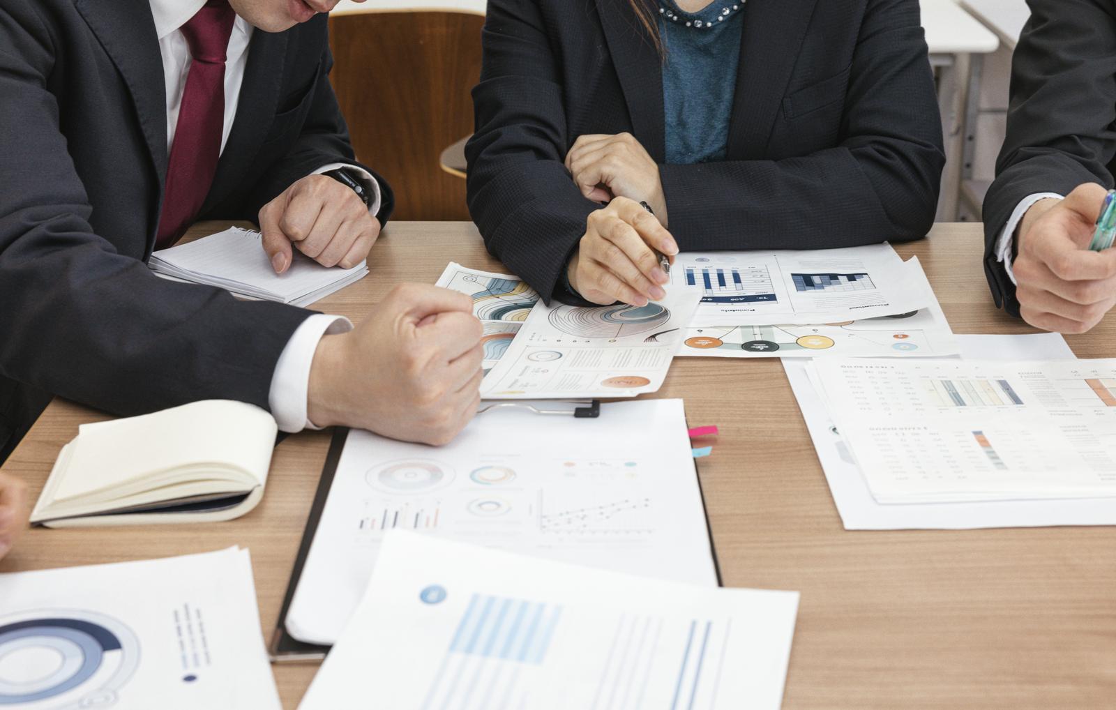 カタログの修正・差し替えが終わらない担当者へ｜更新地獄から抜け出す唯一の方法